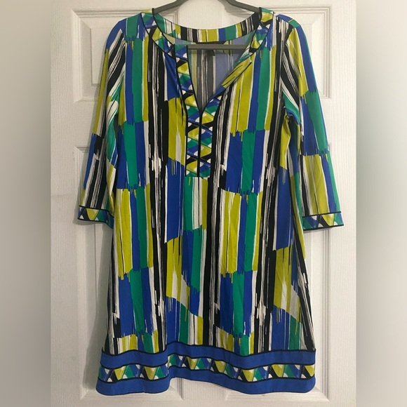 BCBGMaxAzria Dresses & Skirts - BCBG ladies dress Size Medium